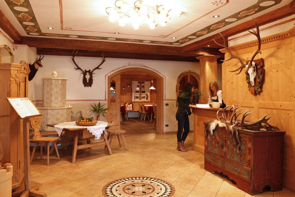 Hotel Hubertusstube Laion Exterior foto